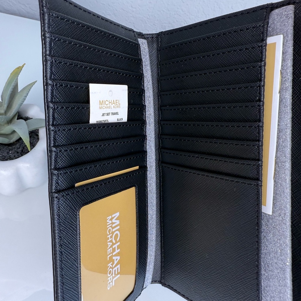 Michael Kors Trifold Wallet Black Color - Picture 7 of 7